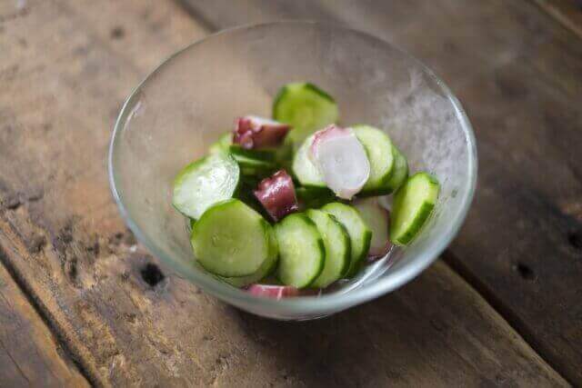 きゅうりとわかめの黒酢の酢の物